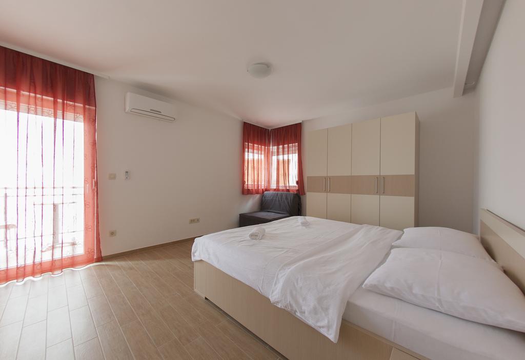 Apartments Villa Klara Baška Voda Екстериор снимка