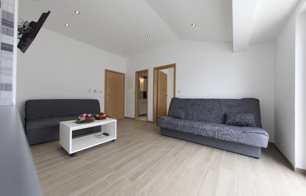 Apartments Villa Klara Baška Voda Екстериор снимка
