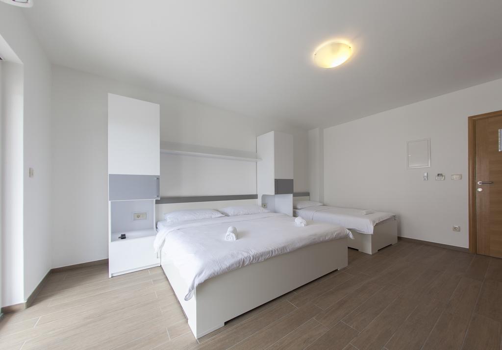Apartments Villa Klara Baška Voda Екстериор снимка